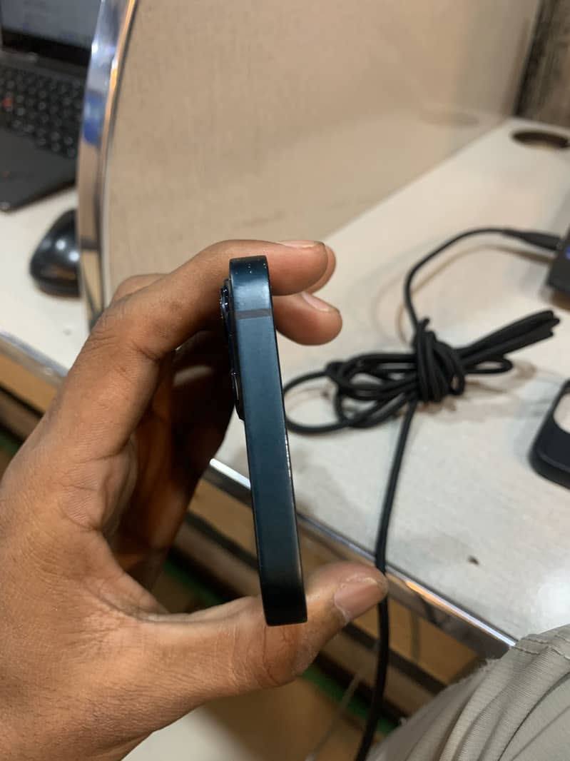 Apple iPhone 13 6