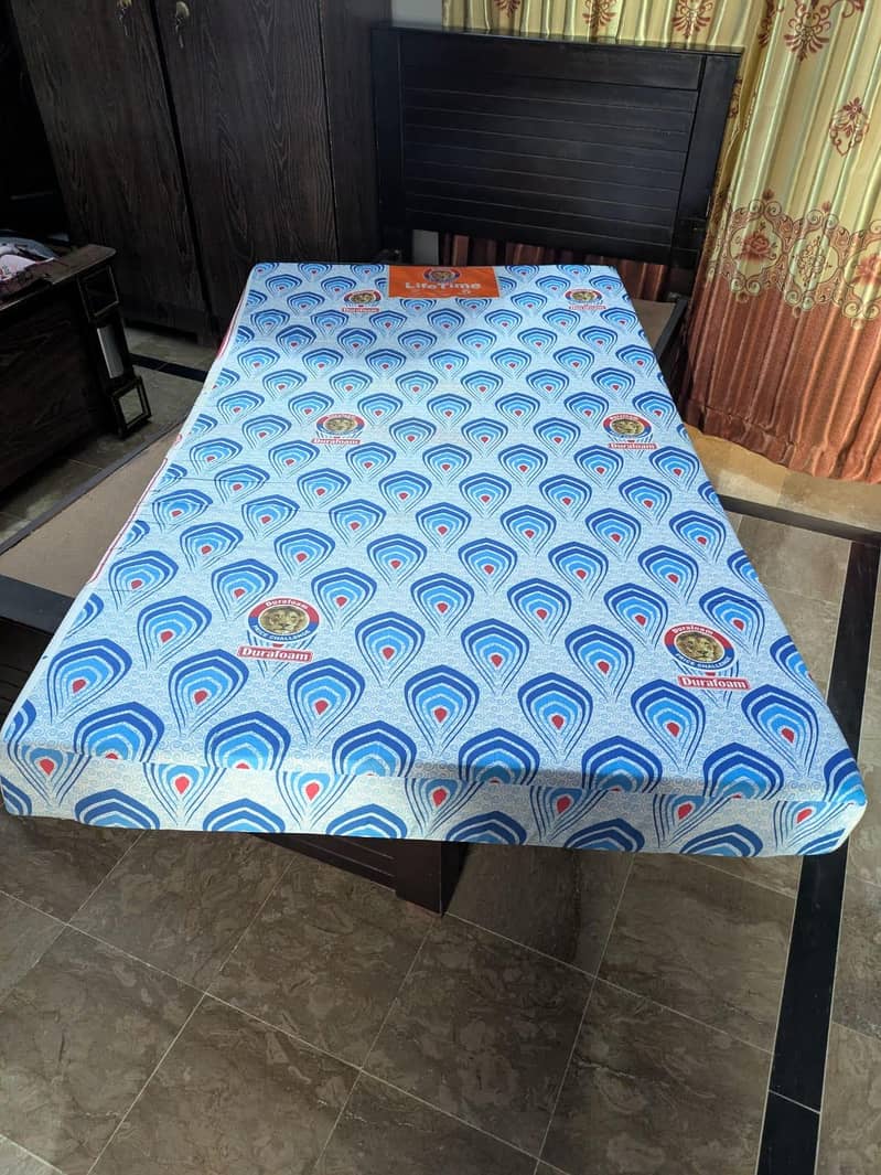 Single bed with mattress 4