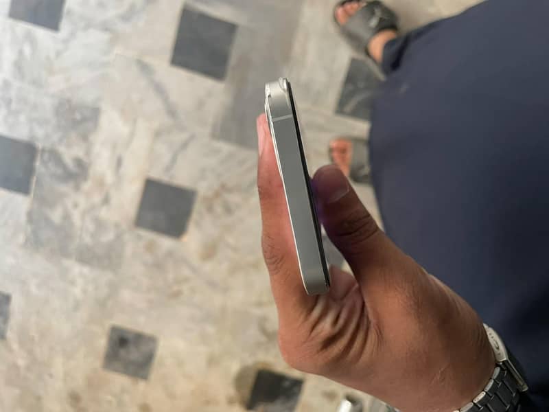 Apple iPhone 12 Pro 4