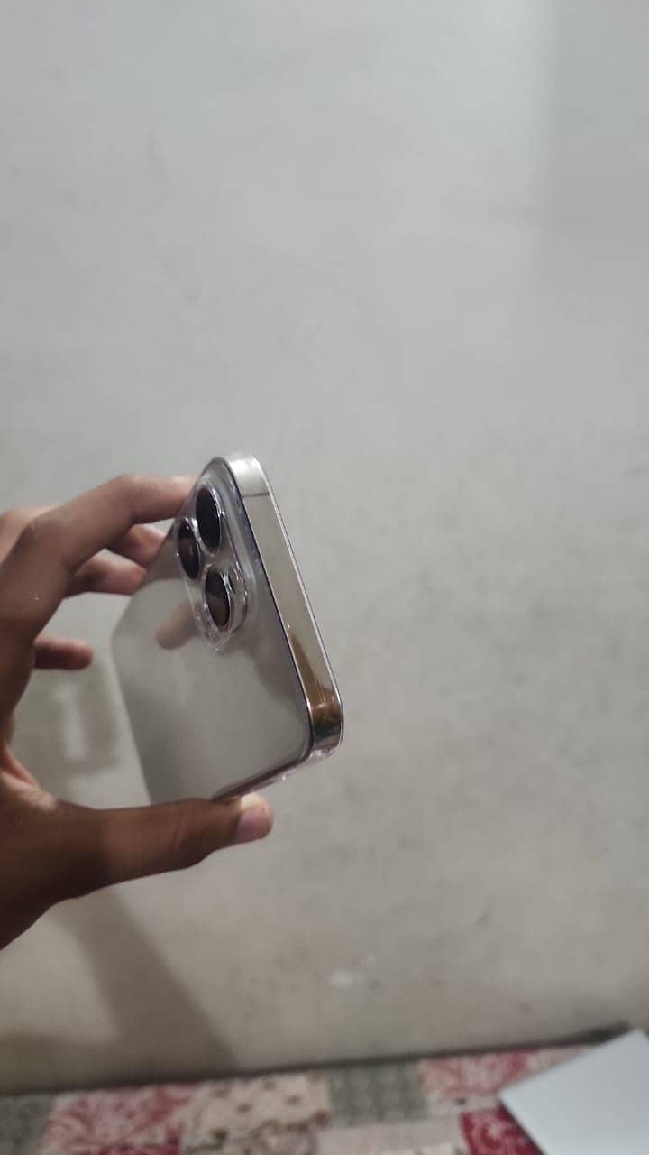 Apple iPhone 14 Pro Max 1