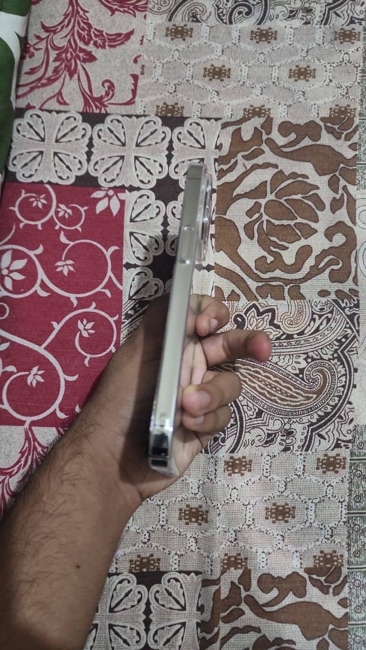 Apple iPhone 14 Pro Max 5