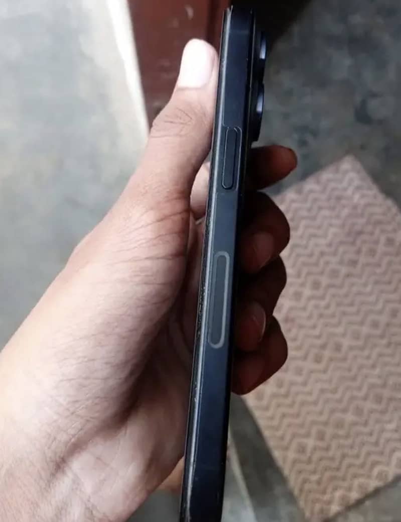 Apple iPhone 15 Pro 2