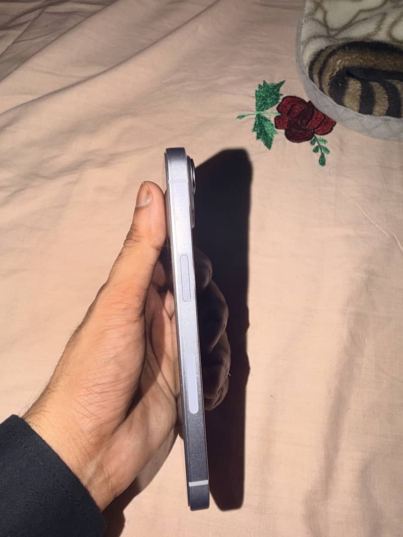 Apple iPhone 14 3