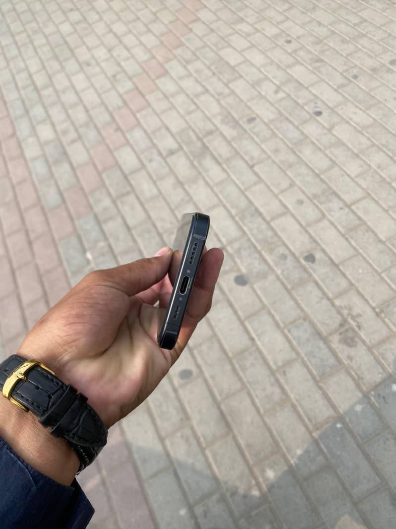 Apple iPhone 15 Pro 2