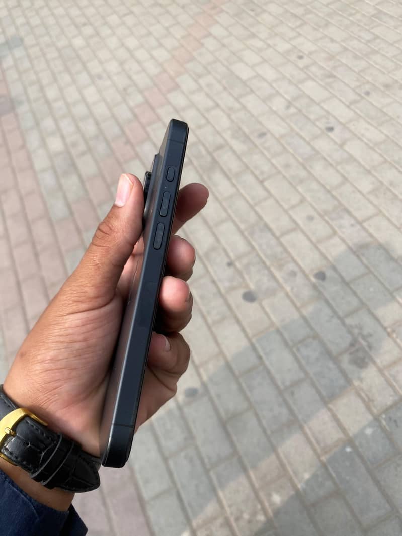 Apple iPhone 15 Pro 6