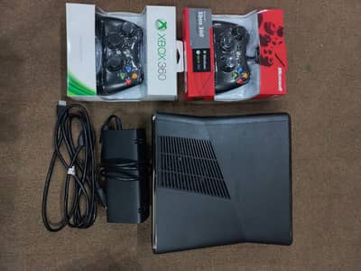 Xbox 360 Slim (Jailbroken) | 35 Top Games Installed | 2 Controllers |