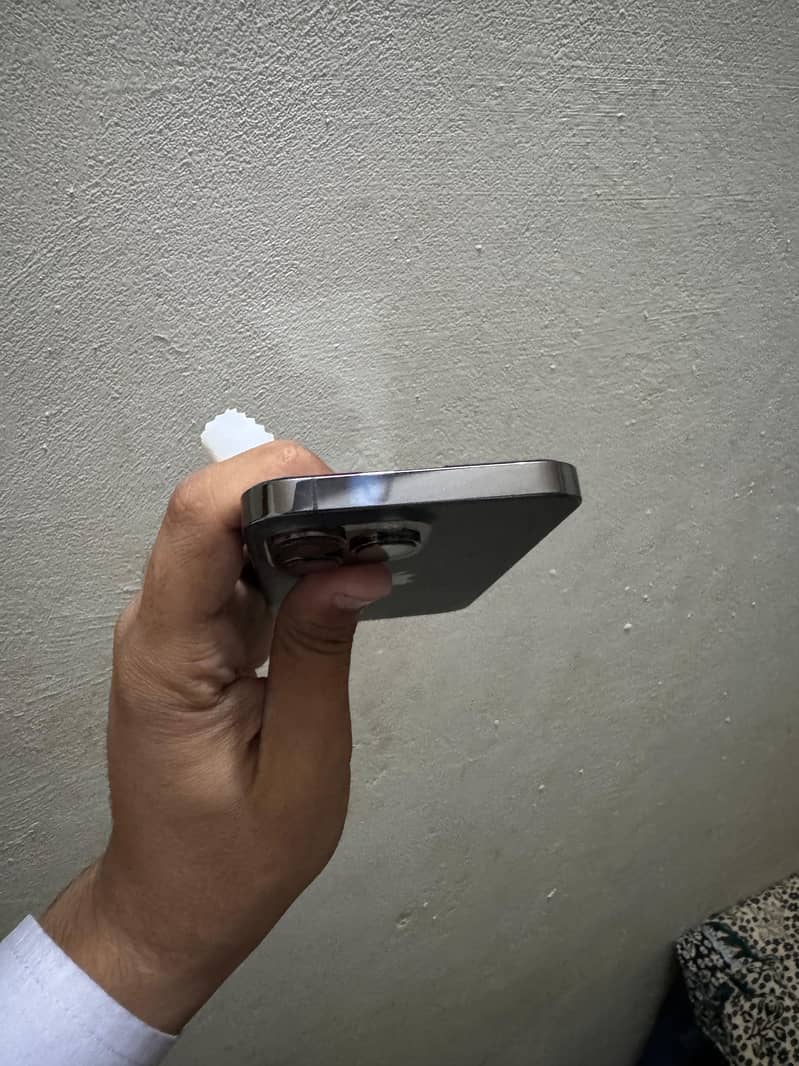 Apple iPhone 13 Pro 2