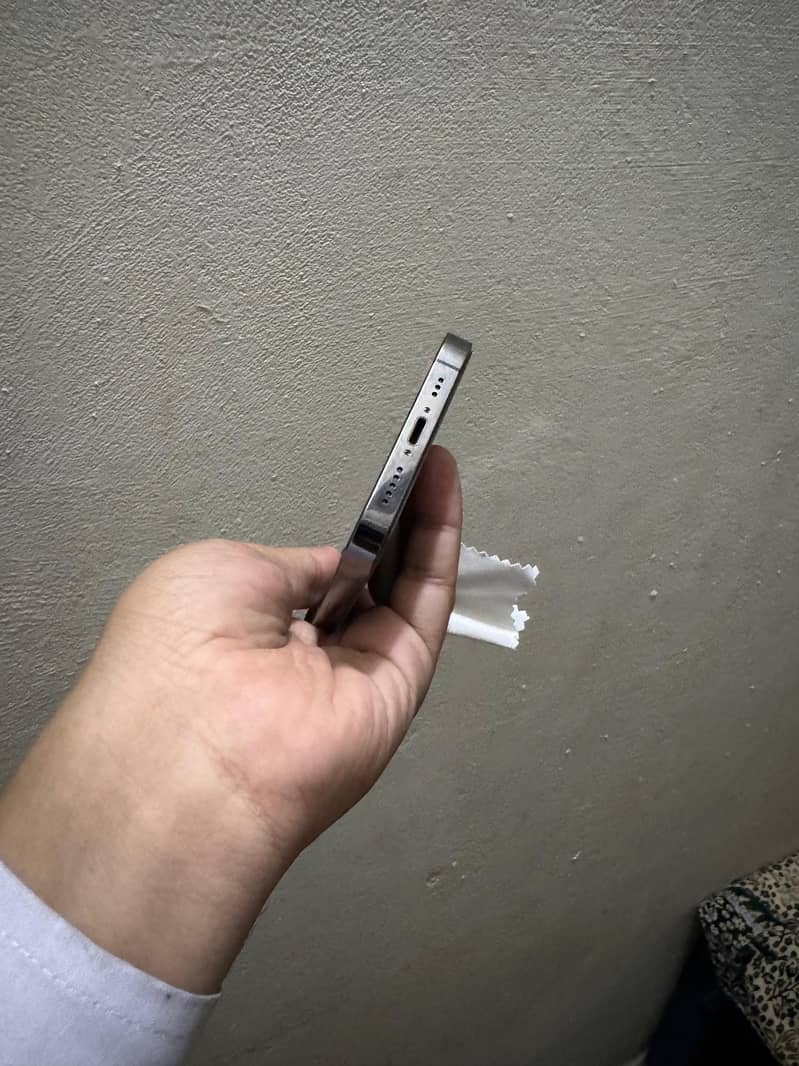 Apple iPhone 13 Pro 4