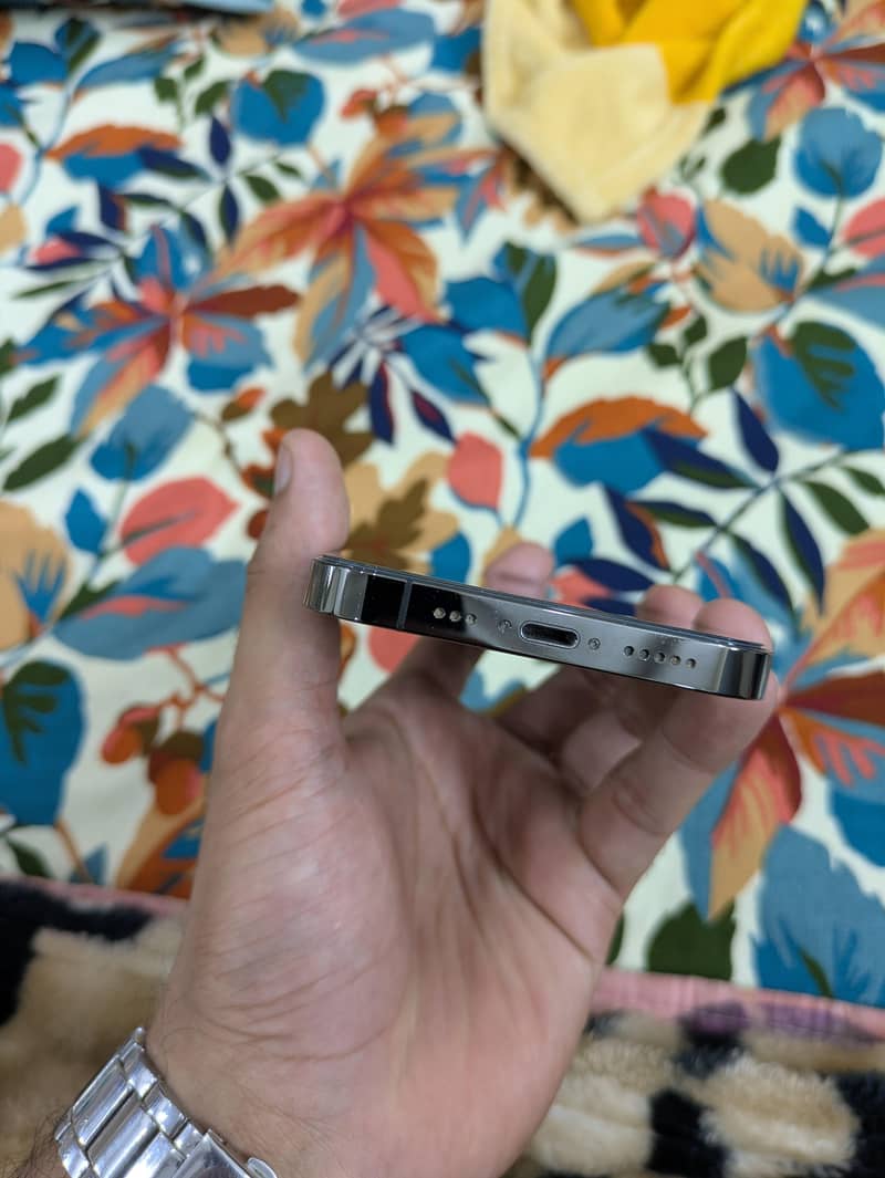 Apple iPhone 13 Pro 4
