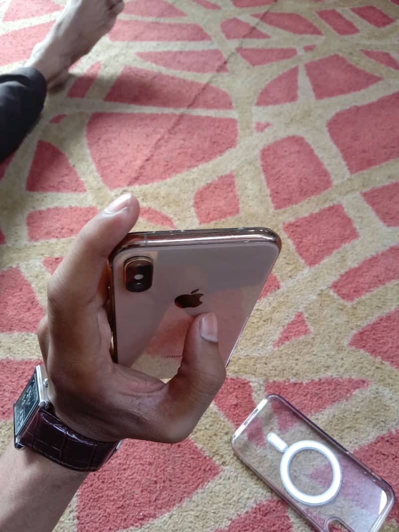 Apple iPhone XS 4