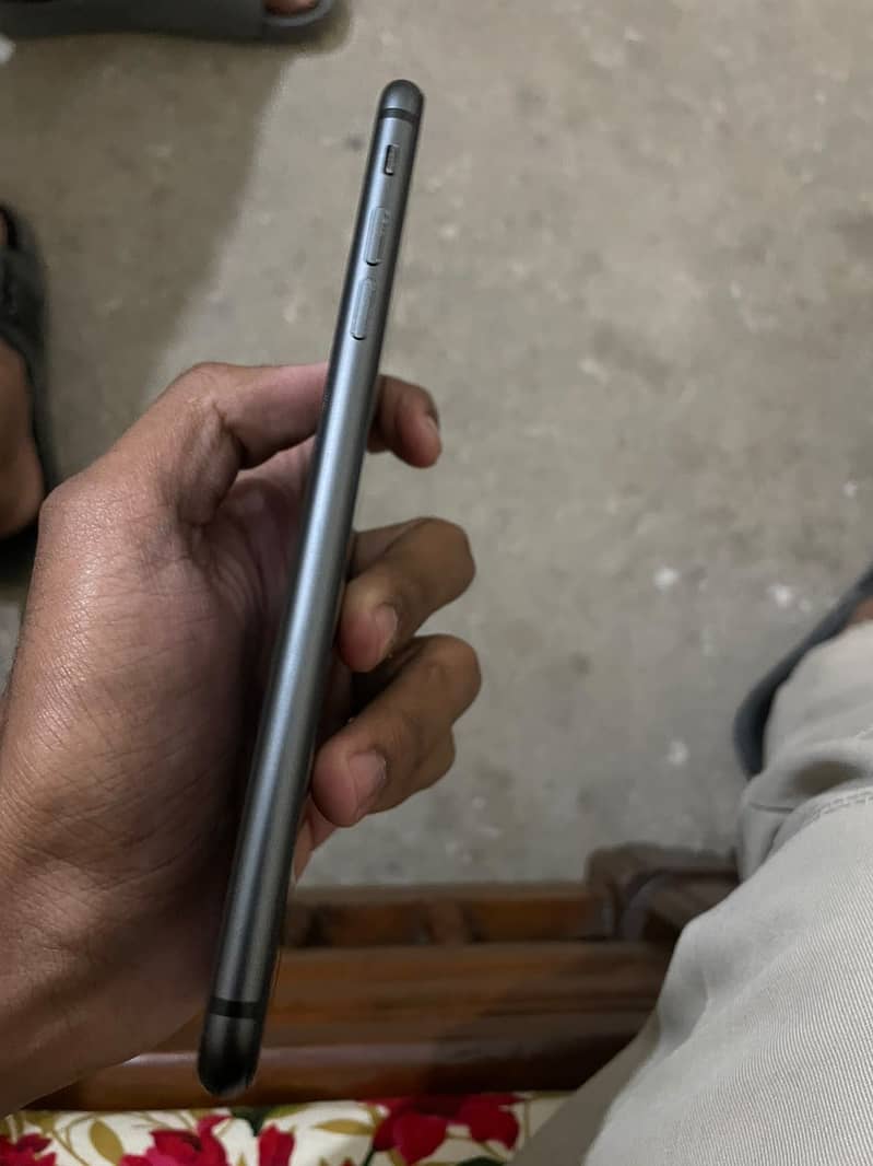 Apple iPhone 8 Plus 1