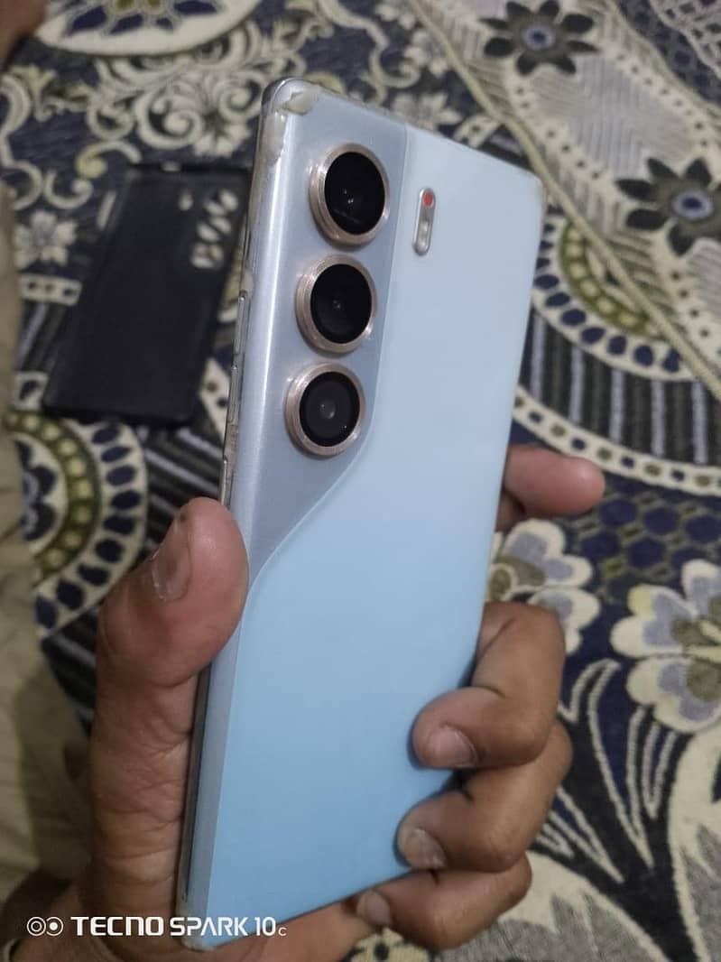 Tecno CAMON 40 Pro 0