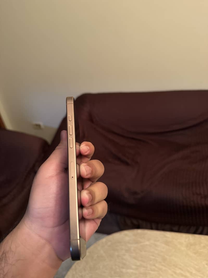 Apple iPhone 16 Pro Max 4