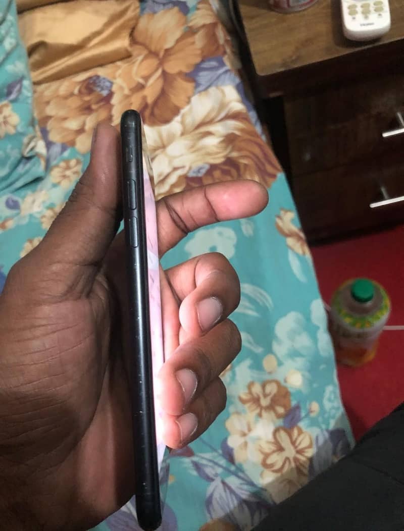 Apple iPhone 7 1