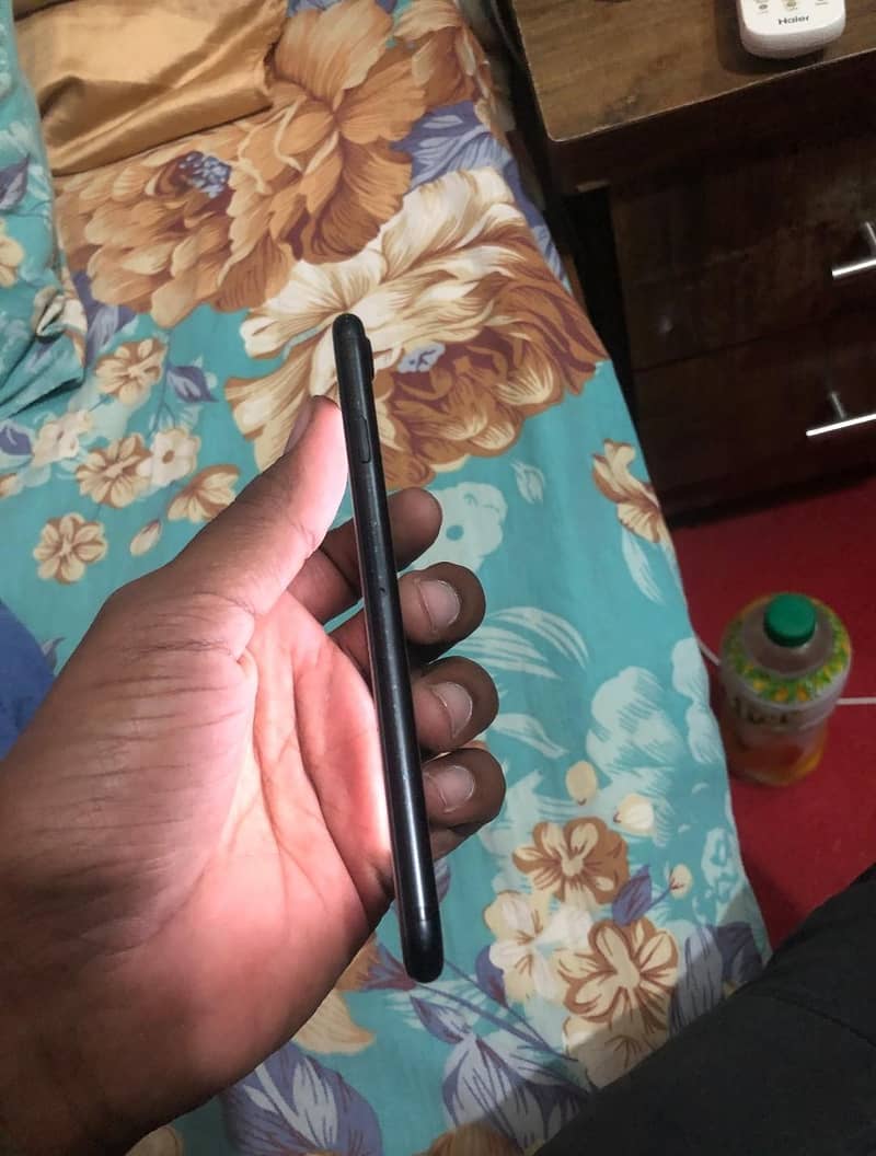 Apple iPhone 7 2