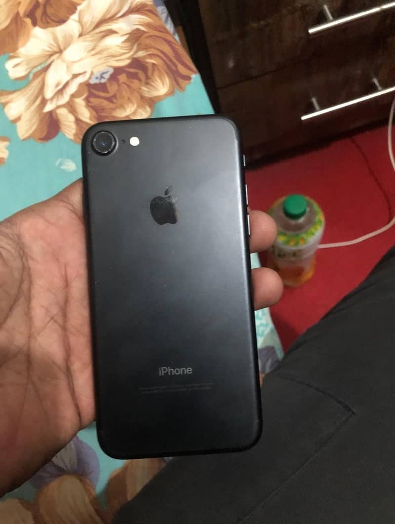 Apple iPhone 7 3