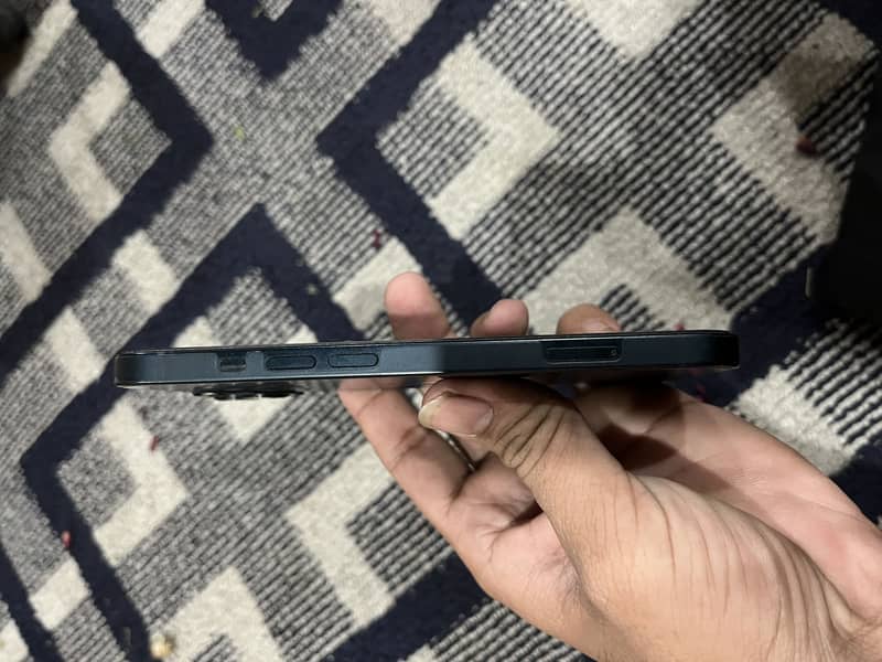 Apple iPhone 13 0