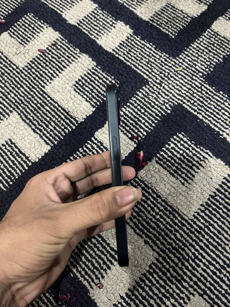 Apple iPhone 13 5