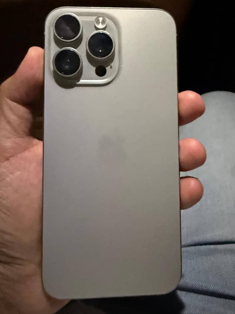 Apple iPhone 15 Pro Max 0
