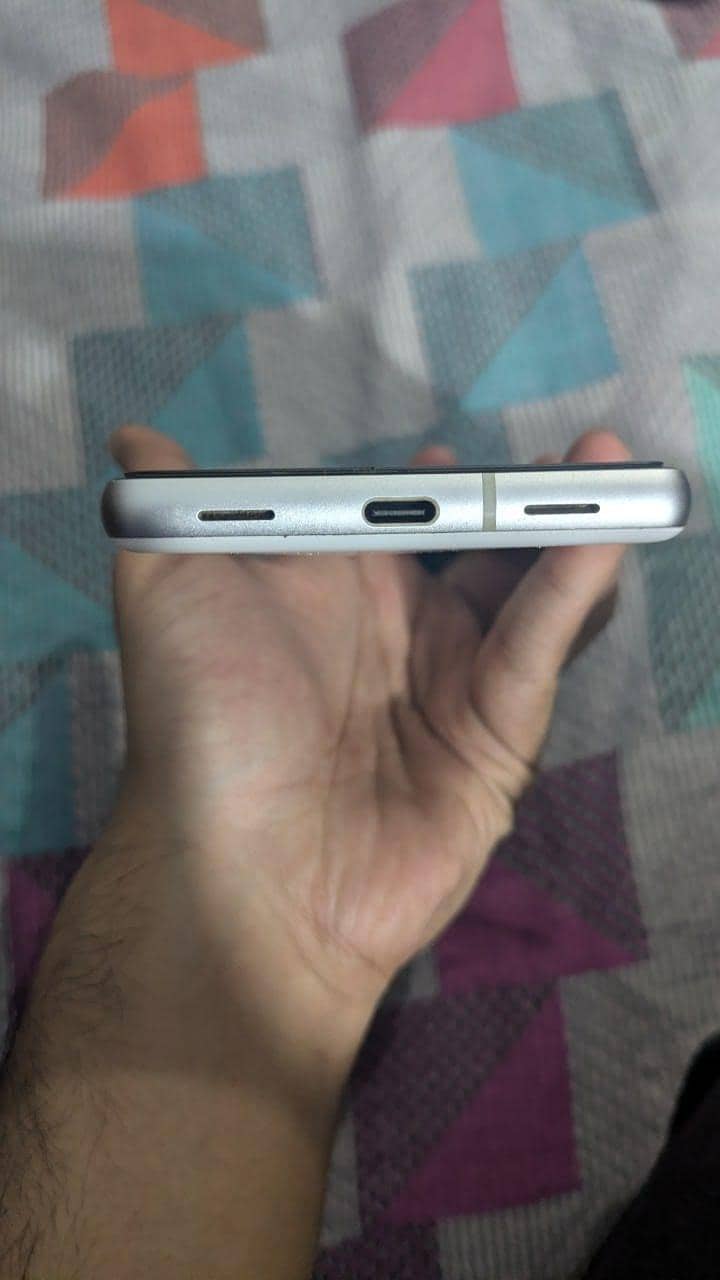 Google Pixel 7a 4