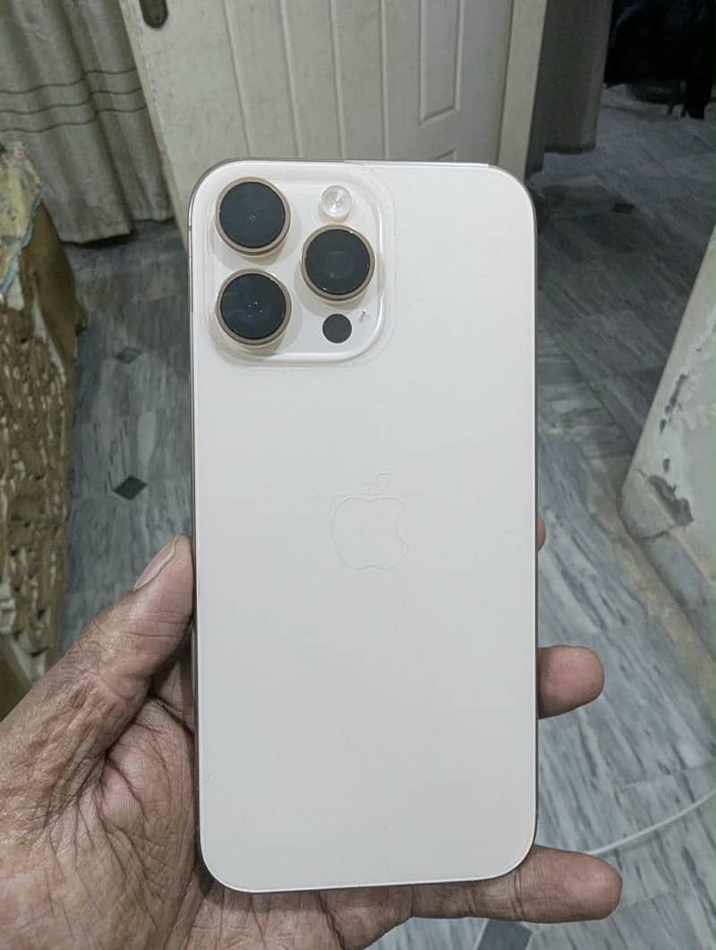 Apple iPhone 16 Pro Max jv 0