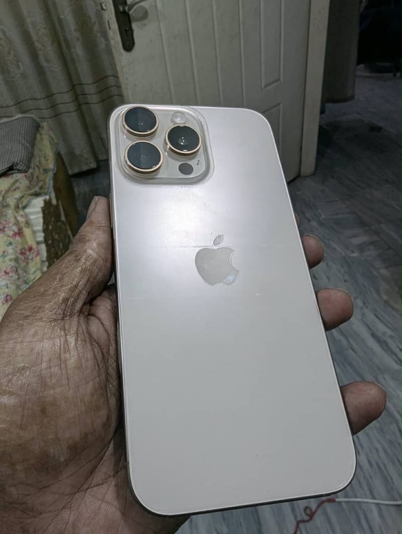 Apple iPhone 16 Pro Max jv 3