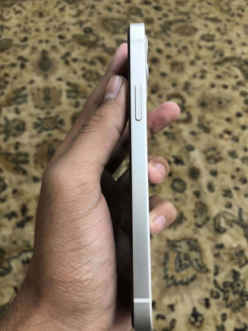 Apple iPhone 12 4