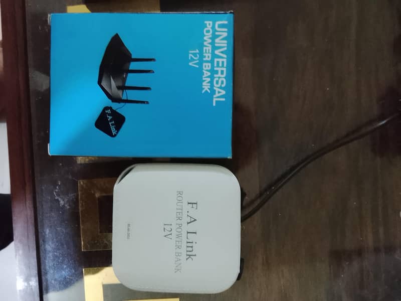 Power Bank Wifi Router 12V and 9V - Batteries - 1120982479