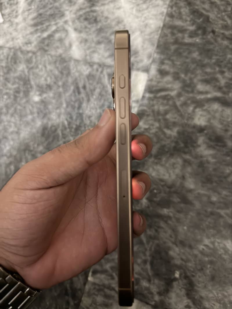 Apple iPhone 16 Pro Max 3
