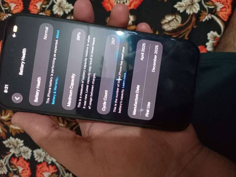 Apple iPhone 16 2