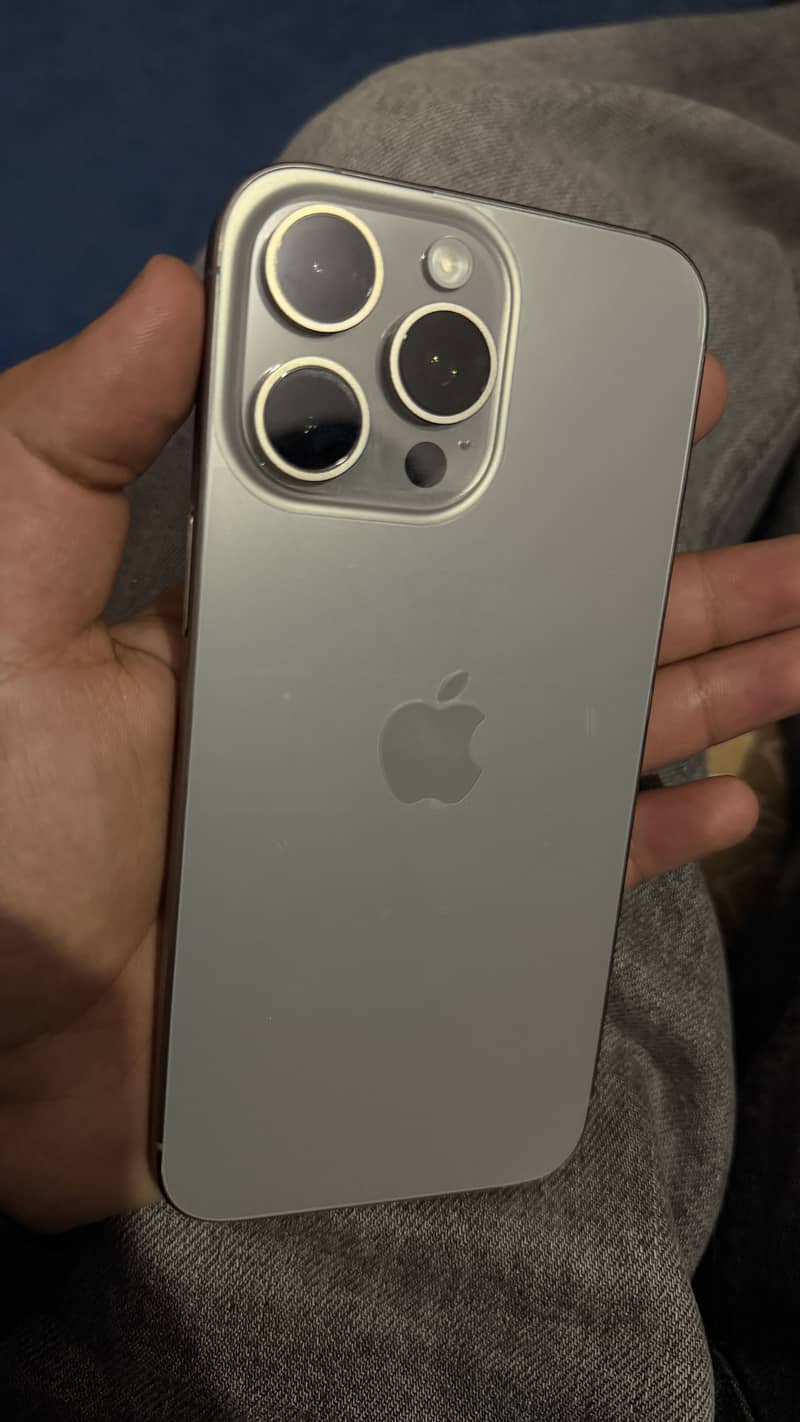 Apple iPhone 15 Pro Max 2