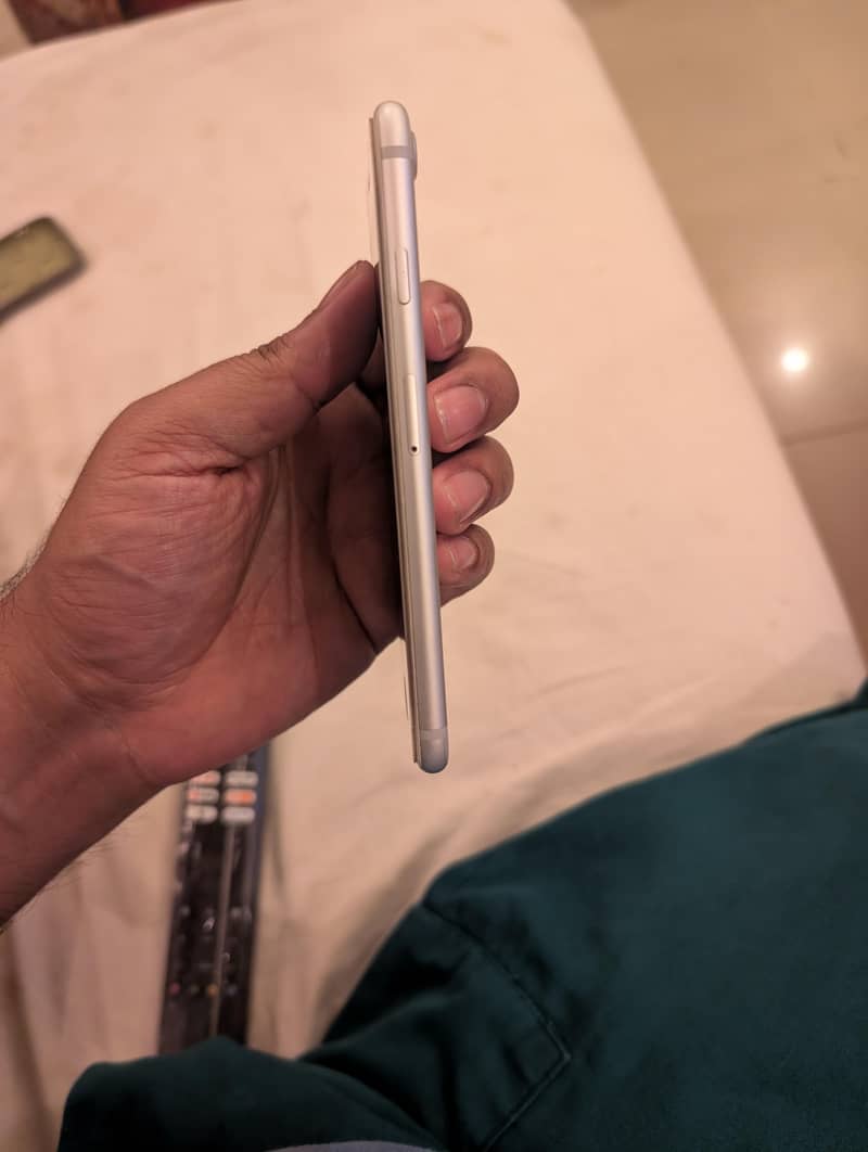 Apple iPhone 7 2