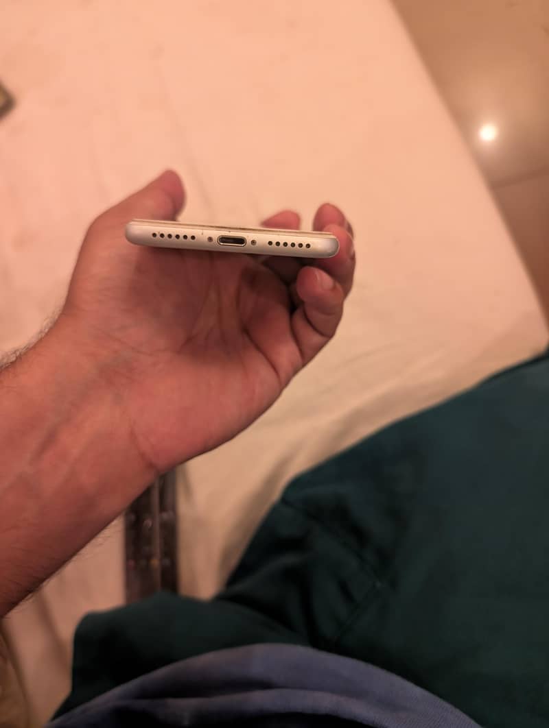 Apple iPhone 7 4
