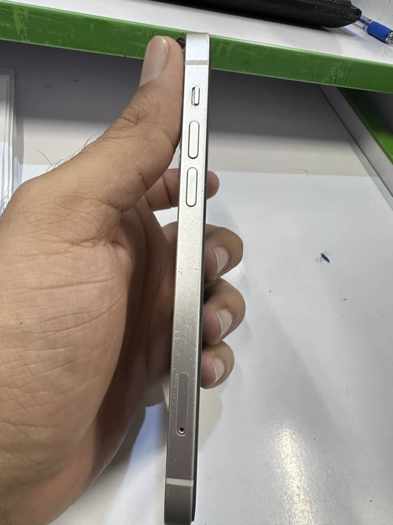Apple iPhone 12 1