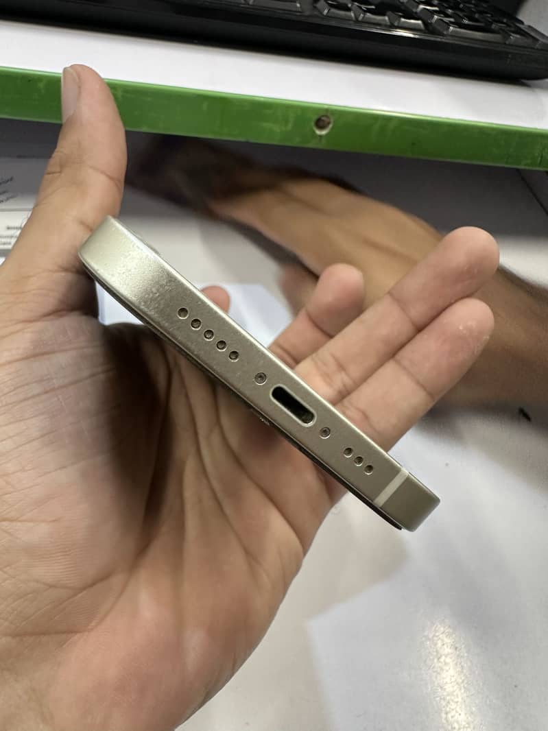 Apple iPhone 12 4