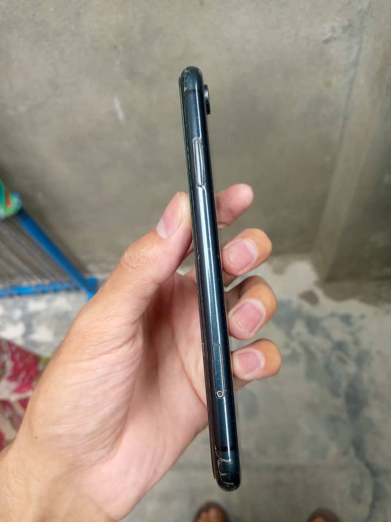 Apple iPhone XR 0