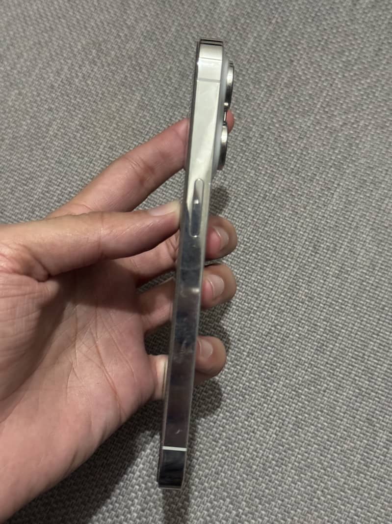 Apple iPhone 14 Pro 2