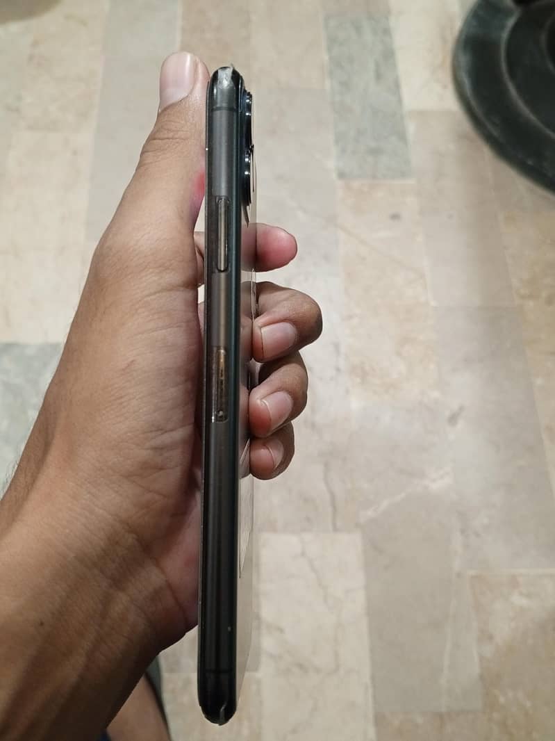 Apple iPhone 11 Pro Max 1