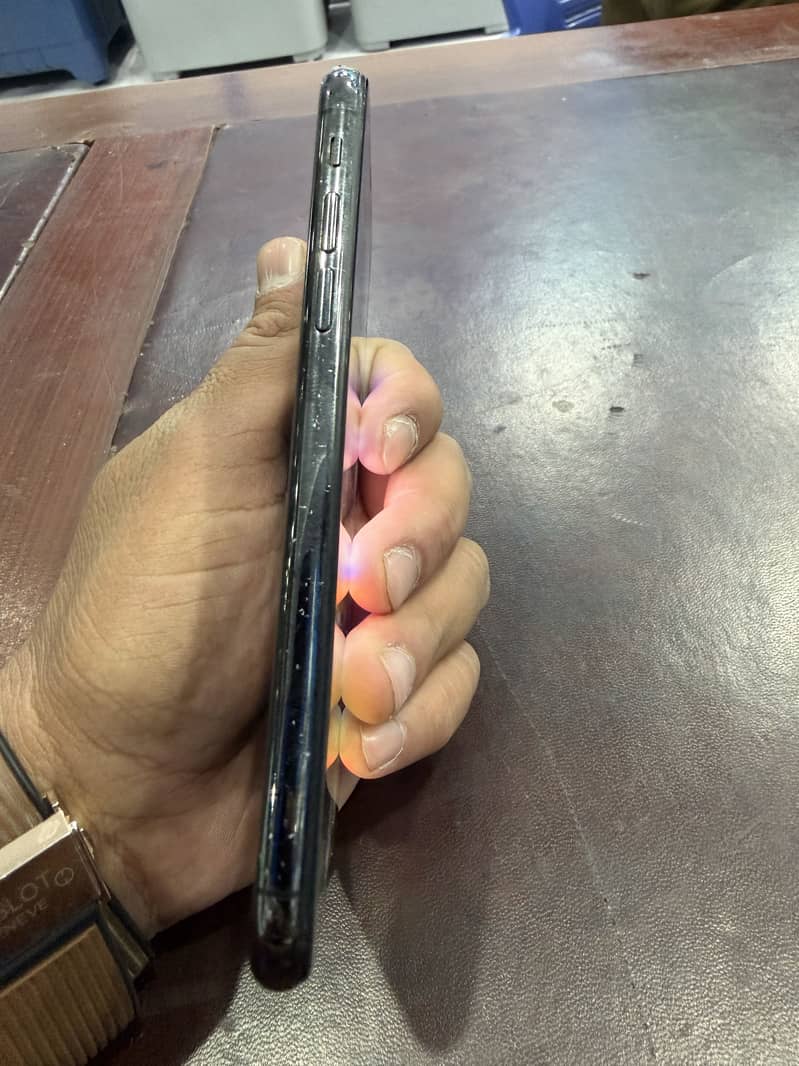 Apple iPhone X 3