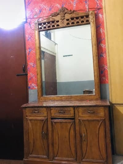 dressing with 5 drawers and divider with full storage