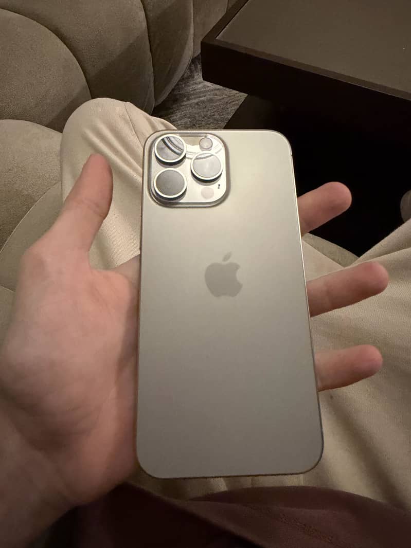 iPhone 15 Pro Max 1