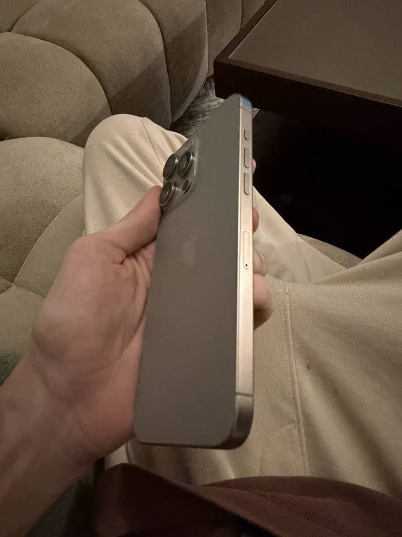 iPhone 15 Pro Max 2
