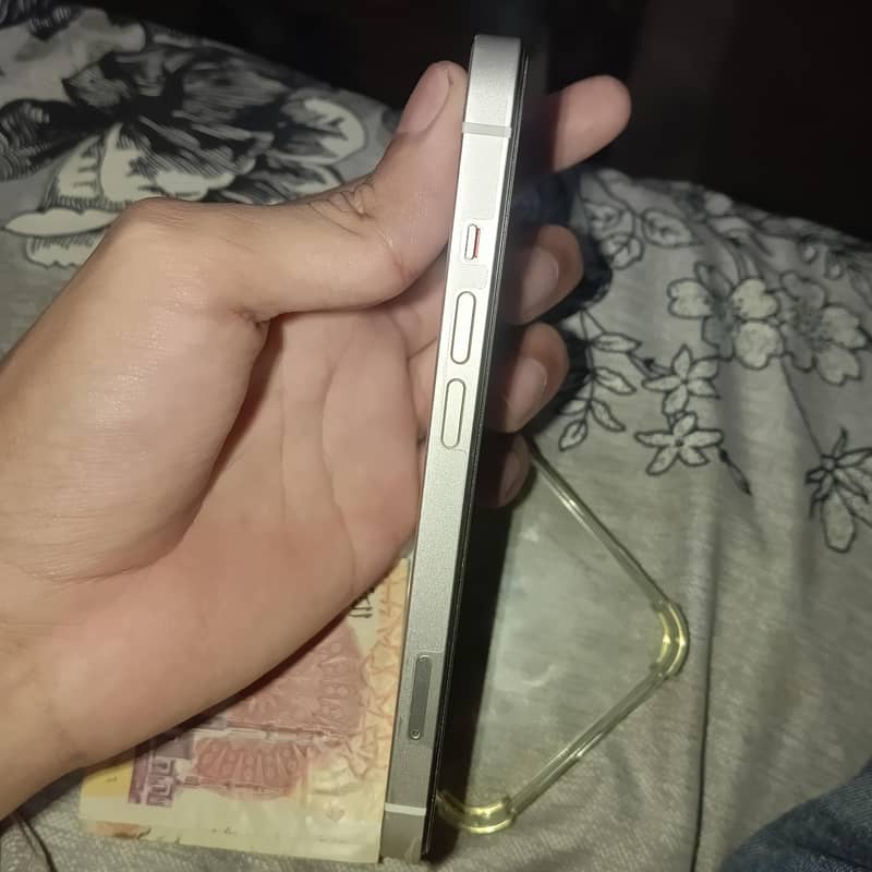 Apple iPhone 13 2
