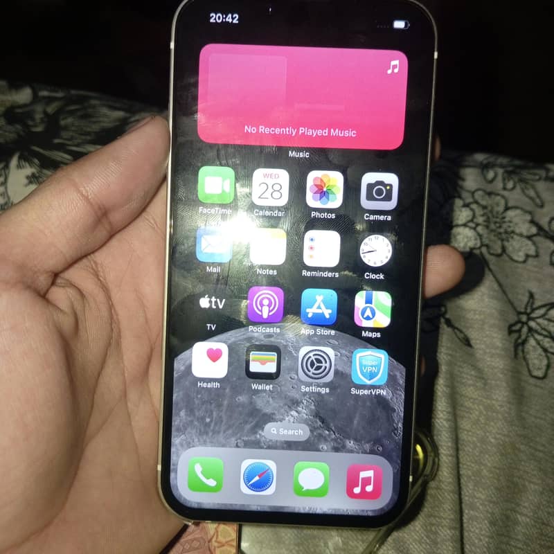 Apple iPhone 13 4