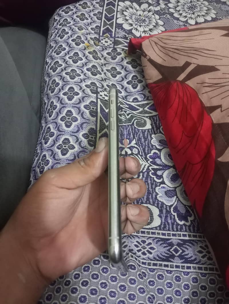 Apple iPhone 11 Pro Max 1