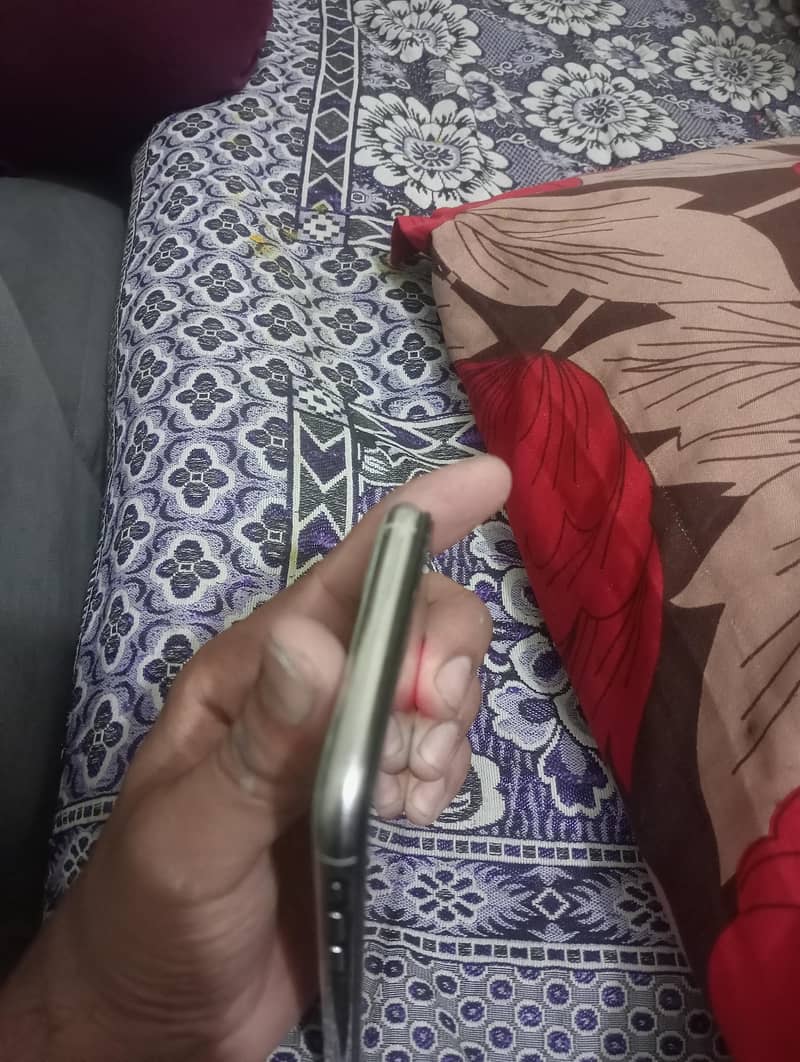 Apple iPhone 11 Pro Max 2