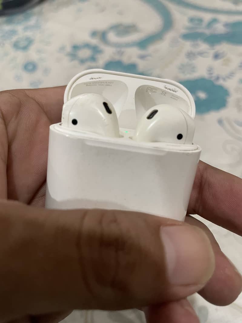 Airpods 2nd generation 1