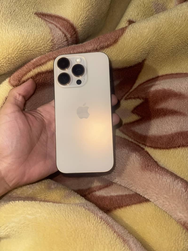 Apple iPhone 16 Pro 0