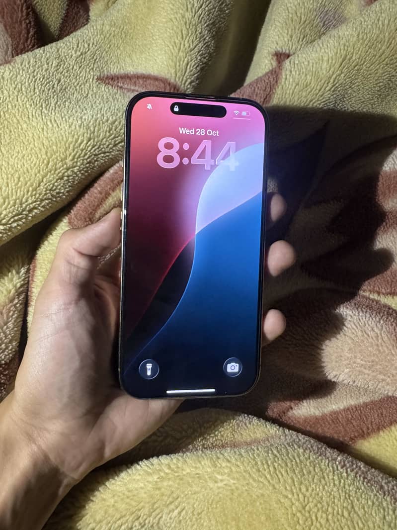 Apple iPhone 16 Pro 1