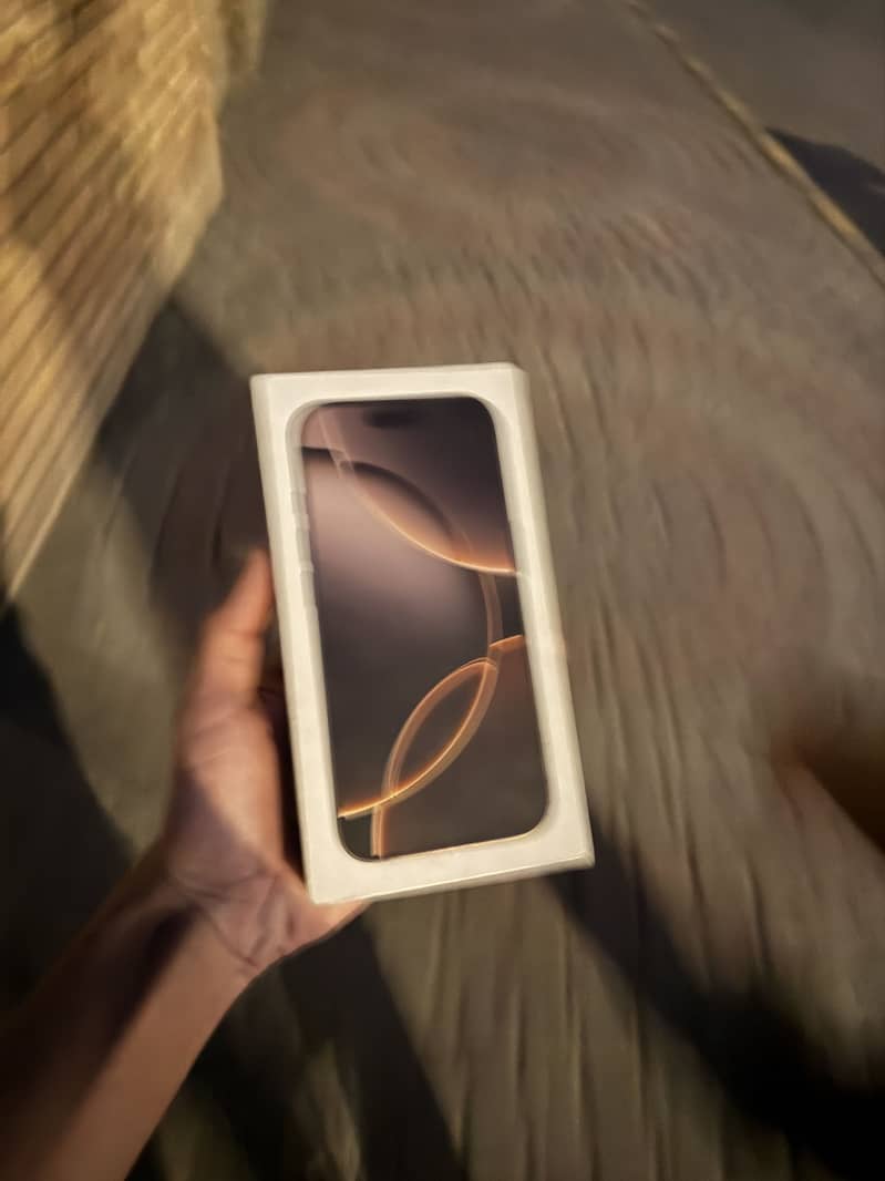 Apple iPhone 16 Pro 4